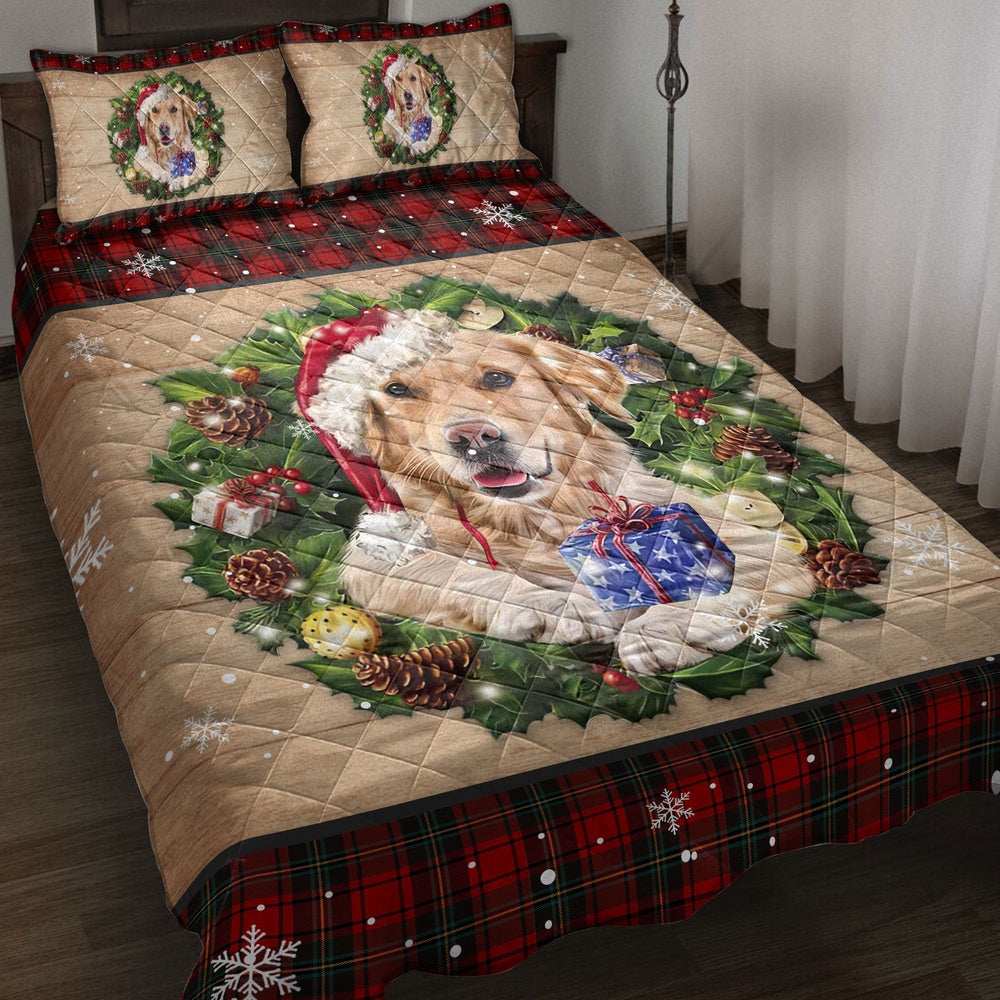 Golden Retriever Quilt Set, Golden Retriever Wearing Wreath Amas Hat Buffalo Plaid Quilt Blanket