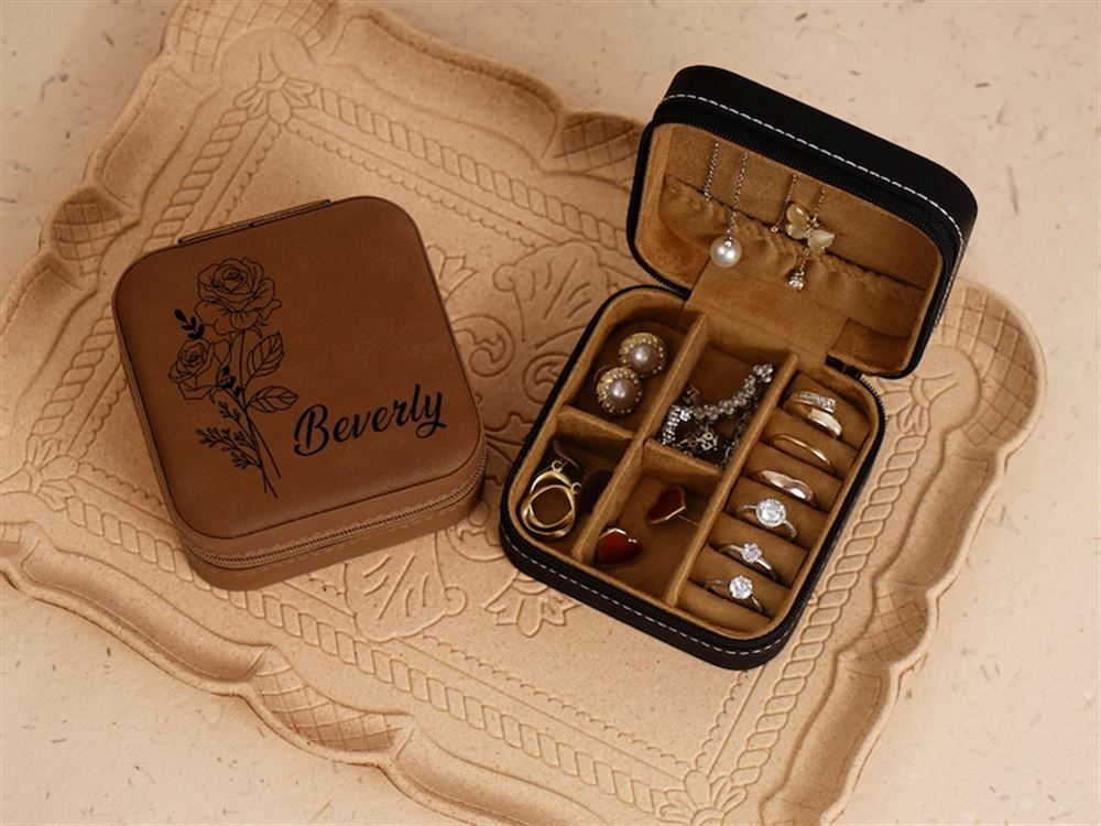 Leather Jewelry Travel Case, Engraved Jewelry Box, Birth Flower Jewelry Travel Case, Mother's Day Jewelry Case