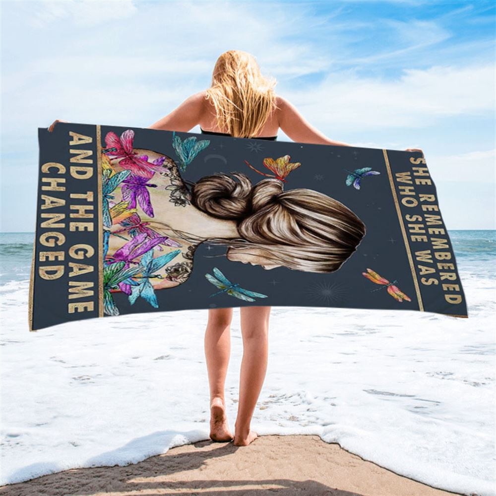 She Remembered Who She Was and the Game Changed Beach Towel - Encouragement Gifts for Women - Decoration For Teens Bedroom, Home Office