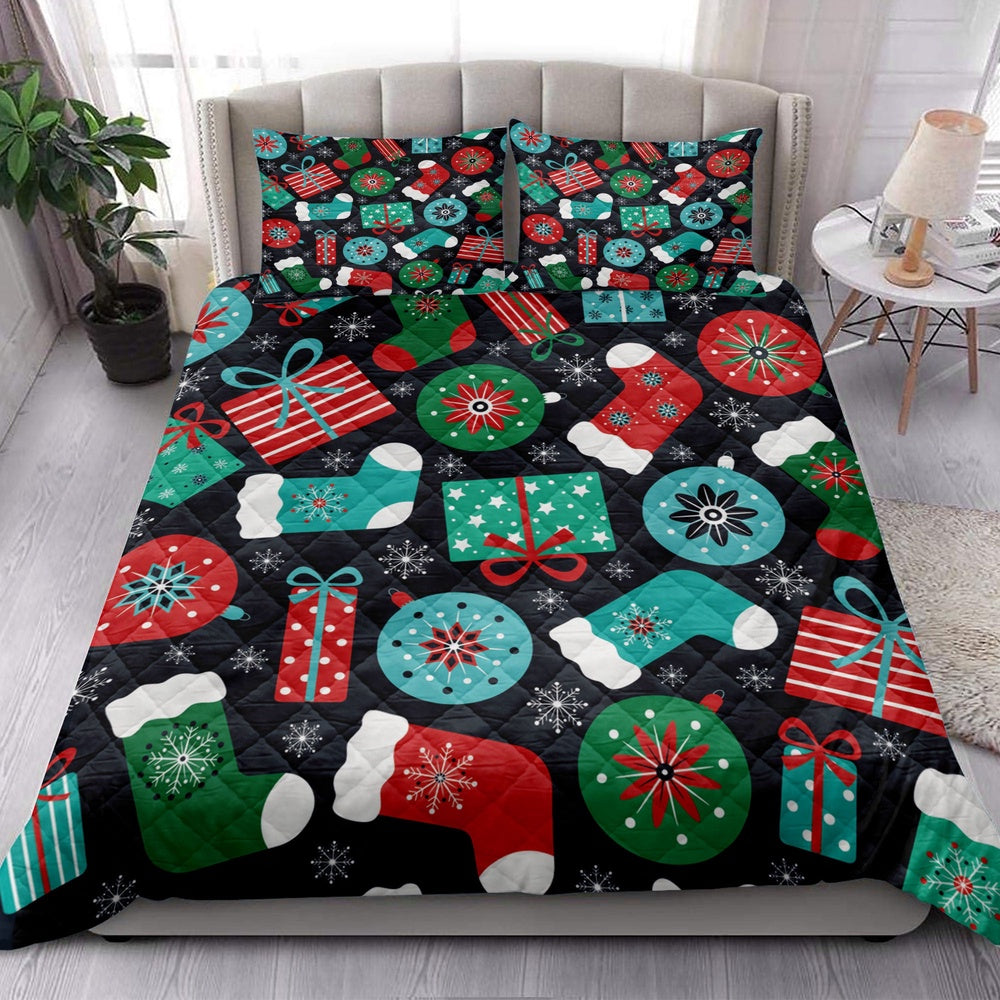 Christmas Quilt Set, Colorful Retromas Presents Stockings Glass Balls Snowflakes Quilt Blanket