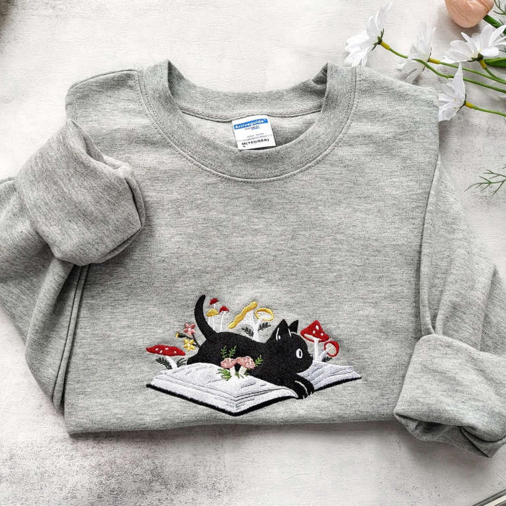 Eembroidered Custom Sweatshirts, Cute Black Cat Embroidered Sweatshirt 2D Crewneck Sweatshirt Gift For Family, Christmas Gift