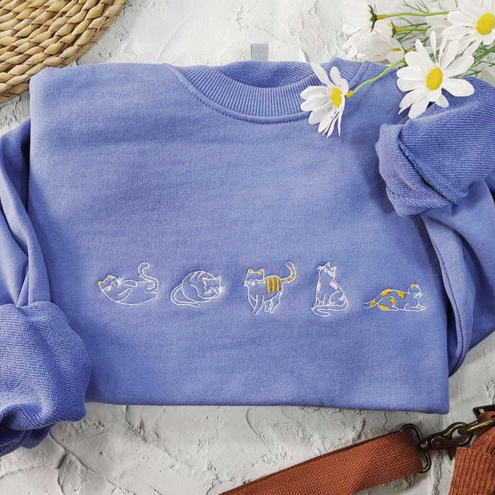 Eembroidered Custom Sweatshirts, Cute Cat Embroidered Sweatshirt 2D Crewneck Sweatshirt For Family, Christmas Gift