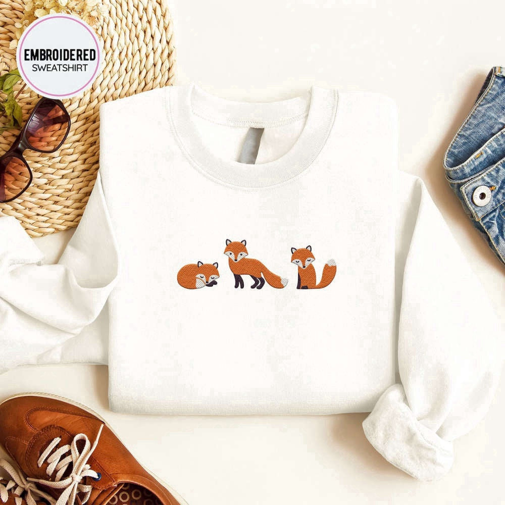 Eembroidered Custom Sweatshirts, Foxes Embroidered Sweatshirt 2D Crewneck Sweatshirt Best Gift For Family, Christmas Gift
