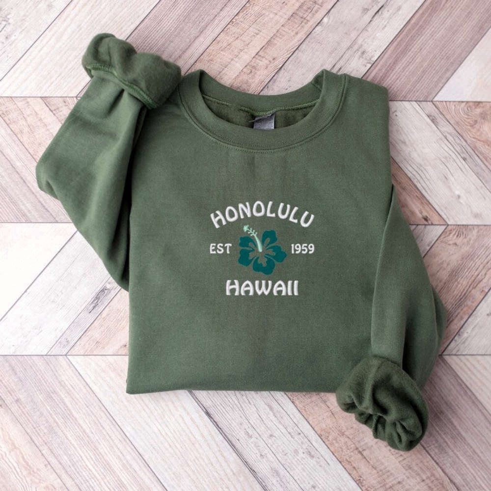 Eembroidered Custom Sweatshirts, Honolulu Hawaii Embroidered Sweatshirt 2D Crewneck Sweatshirt For Women And Men, Christmas Gift