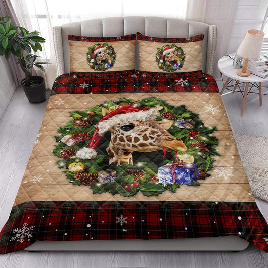 Giraffe Quilt Set, Giraffe Wearing Wreath Amas Hat Boxes Red Buffalo Plaid Quilt Blanket