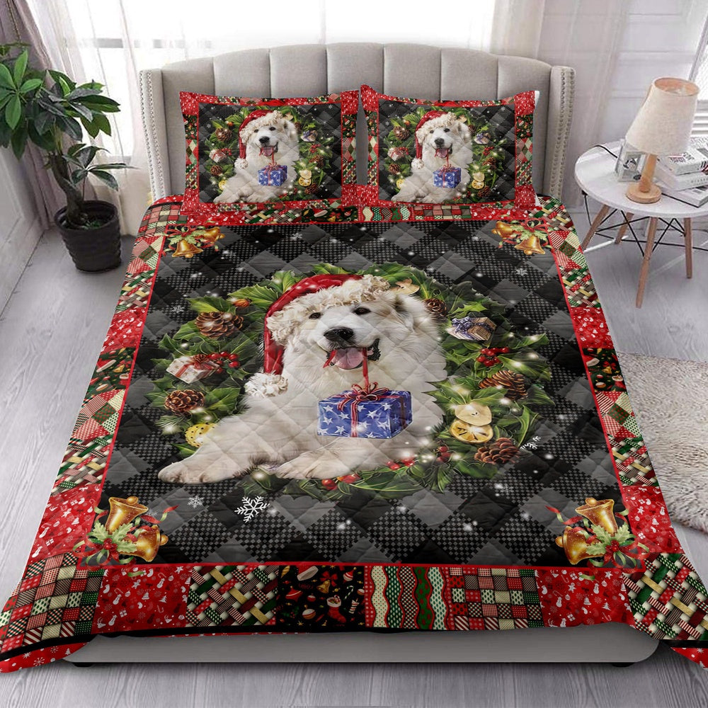 Great Pyrenees Quilt Set, Great Pyrenees Wearingmas Hat Wreath Dog Quilt Blanket