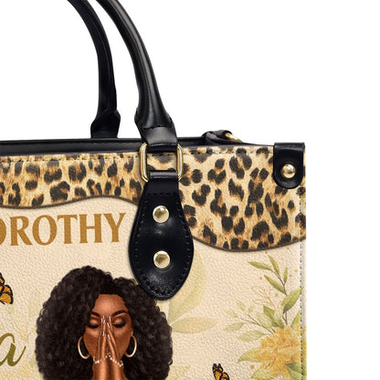 Personalized Christian Leather Bag, Aquella Que Se Arrodilla Ante Dios Puede Enfrentarse A Cualquiera Personalized Leather Handbag, Faith Handbag