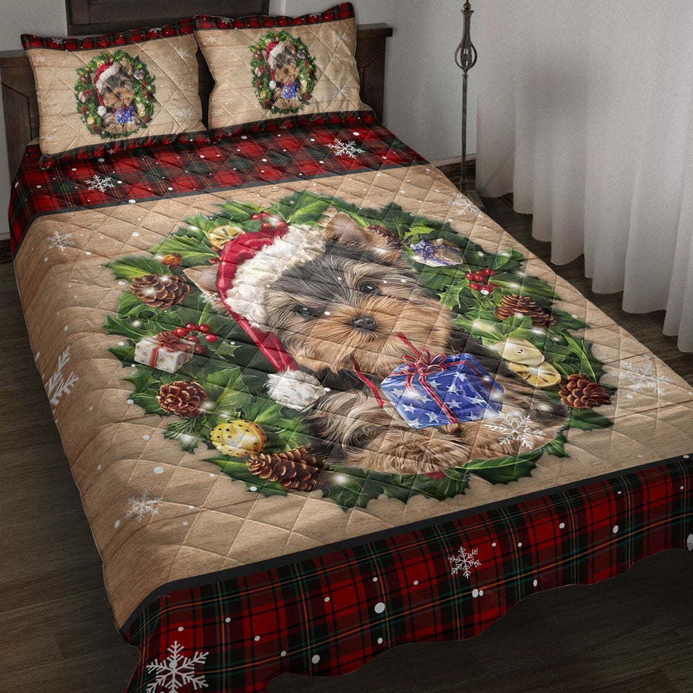 Yorkshire Quilt Set, Yorkshire Terrier Wearing Wreath Amas Hat Buffalo Plaid Quilt Blanket