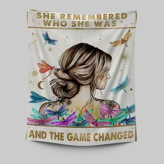 She Remembered Who She Was And The Game Changed Tapestry Wall Art Decor - Hippie Boho Motivational Picture - Encouragement Gifts For Women