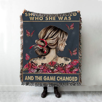 She Remembered Who She Was And The Game Changed Woven Blanket - Motivational Throw Blanket - Boho Decoration Poster - Girls, Teens