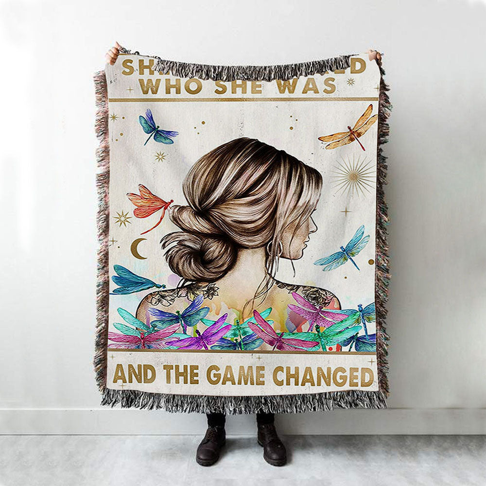 She Remembered Who She Was And The Game Changed Woven Throw Blanket Decor - Hippie Boho Motivational Picture - Encouragement Gifts For Women
