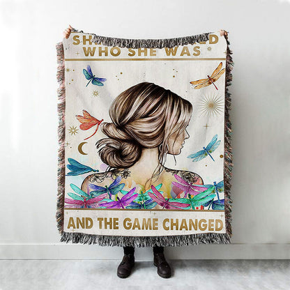 She Remembered Who She Was And The Game Changed Woven Throw Blanket Decor - Hippie Boho Motivational Picture - Encouragement Gifts For Women